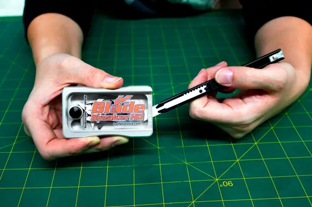Yellotools BladeBreaker HD silver verktøy for å knekke knivblad 