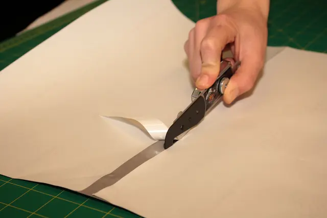 Yellotools BodyGuardKnife Teflon kniv for kutting av bakpapir 